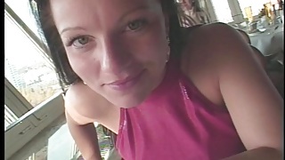 Грудастая блядь сосет с заглотом, зная, что сейчас будут ебать в жопу