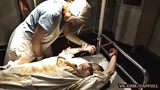 Секс пытки и хардкорный секс для сумасшедшей пациентки