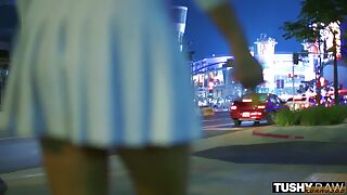 Две лесбиянки устроили жаркий секс втроем с русским парнем