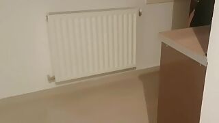 Русская мамка ебется в анальную дырку на камеру с хахалем
