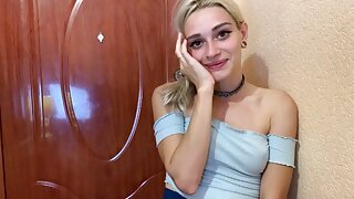 Бывшая девушка отсосала член парня и трахнулась в жопу в русском порно