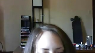 Дает пососать а затем трахает между сисек любительское