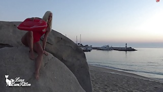 Кончил на лицо немецкой блондинке в купальнике на пляже