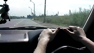 Чувак заставляет молодуху делать минет а тетка подглядывает