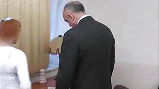 Лысый препод трахает раком студентку с хвостиками на голове