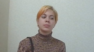 Рыжую телочку научили ебаться в попку