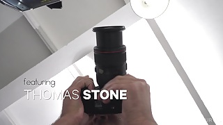 Гламурная блондинка прыгает аналом на члене фотографа