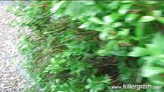 Мужик привел домой шлюху и дал ей на рот