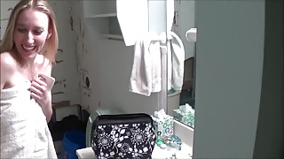 Жена бритой пиздой оседлала член мужа