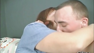 Внук лижет клитор бабушке и прет ее в позе наездницы