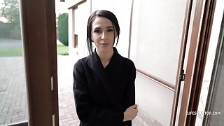 Соседку даже говаривать не пришлось – сама уселась аналом на член