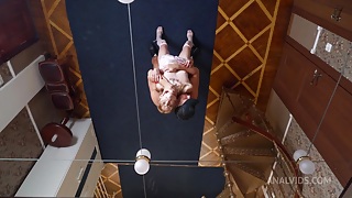 Первый анал для не подготовленной дырочки прошел весьма спокойно