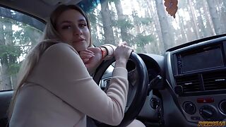 Русская мачеха соблазнила пасынка минетом в машине, об этом папа не должен узнать!