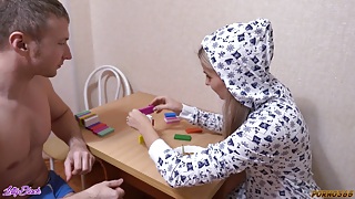 Русская жена проиграла очко в домино и была выебана мужем в анал