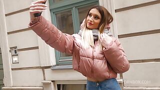 Развелась на жесткий секс втроем и получила два члена в рот, пикап порно