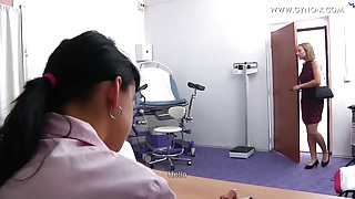 Медсестра вставила палец пациентке на приеме у гинеколога
